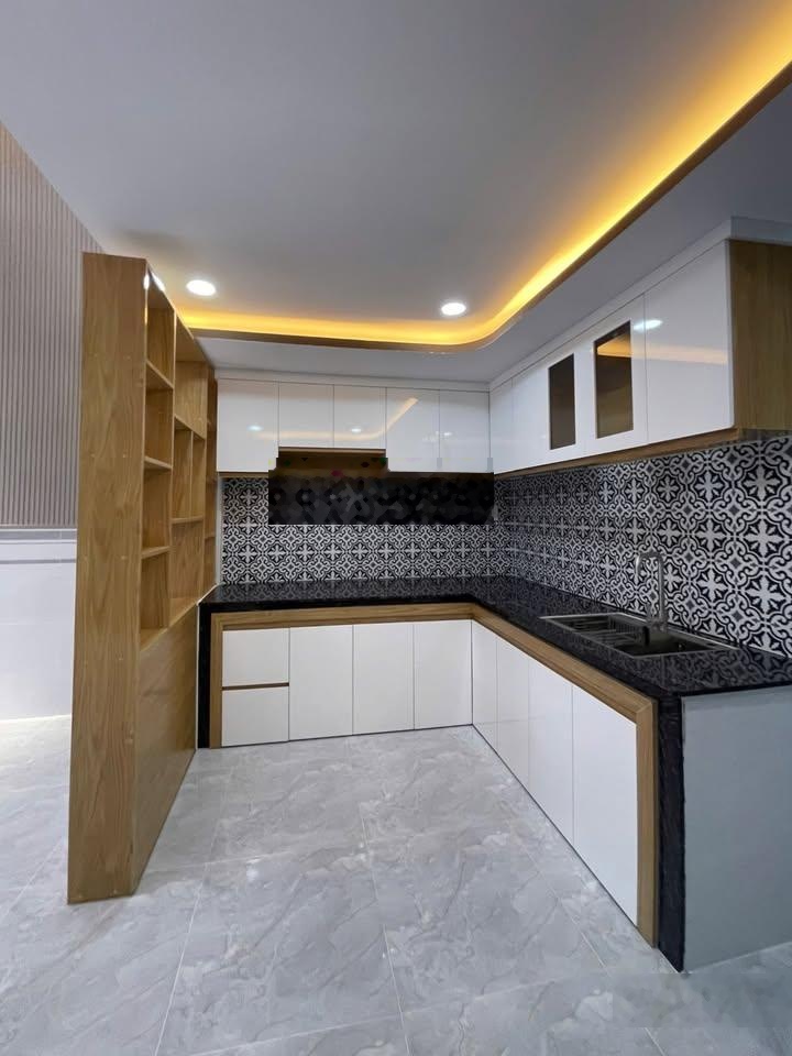 Nhà xây mới để trống - sổ hồng hoàn công - hẻm ô tô - gần tên lửa - giá 1 tỷ 78