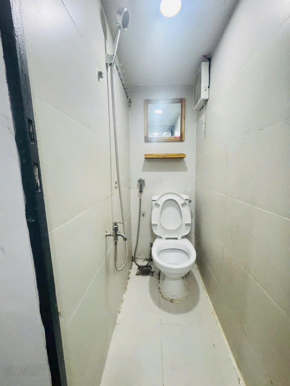 Nhà Quận 4 chỉ 1,45 tỷ 1 trệt 2 lầu, full nội thất, gần Nguyễn Tất Thành, vào ở ngay