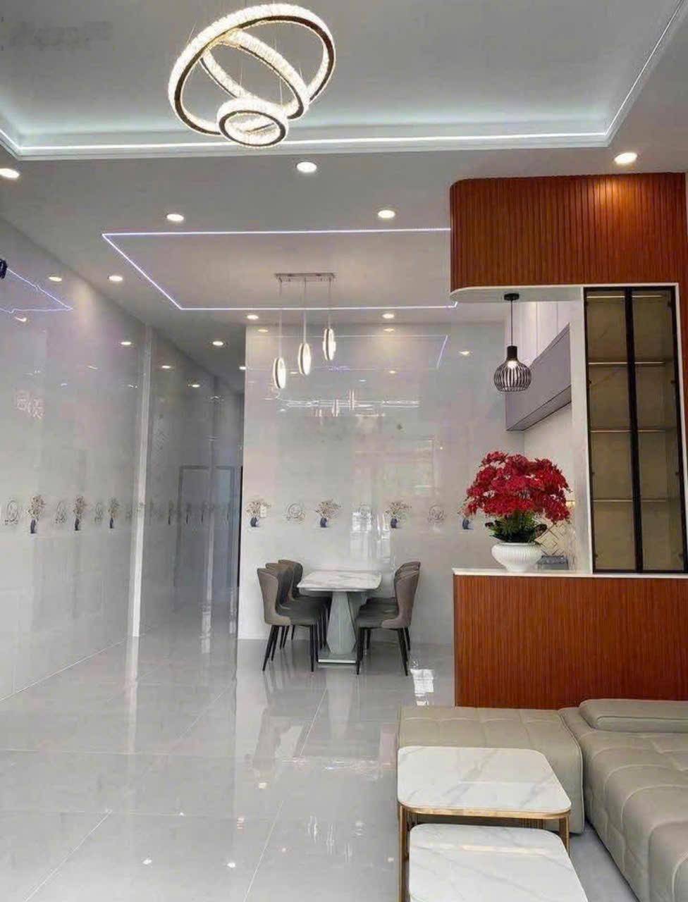 Cần thanh lí gấp căn nhà cấp 1/ đường Hoàng Phan Thái, ngay chợ Bình Chánh