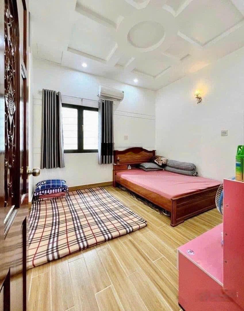 Bán gấp nhà 1 lầu, 6x20m, giá 810 triệu. nằm ngay chợ Phú Lợi, đang cho thuê 25 triệu/tháng