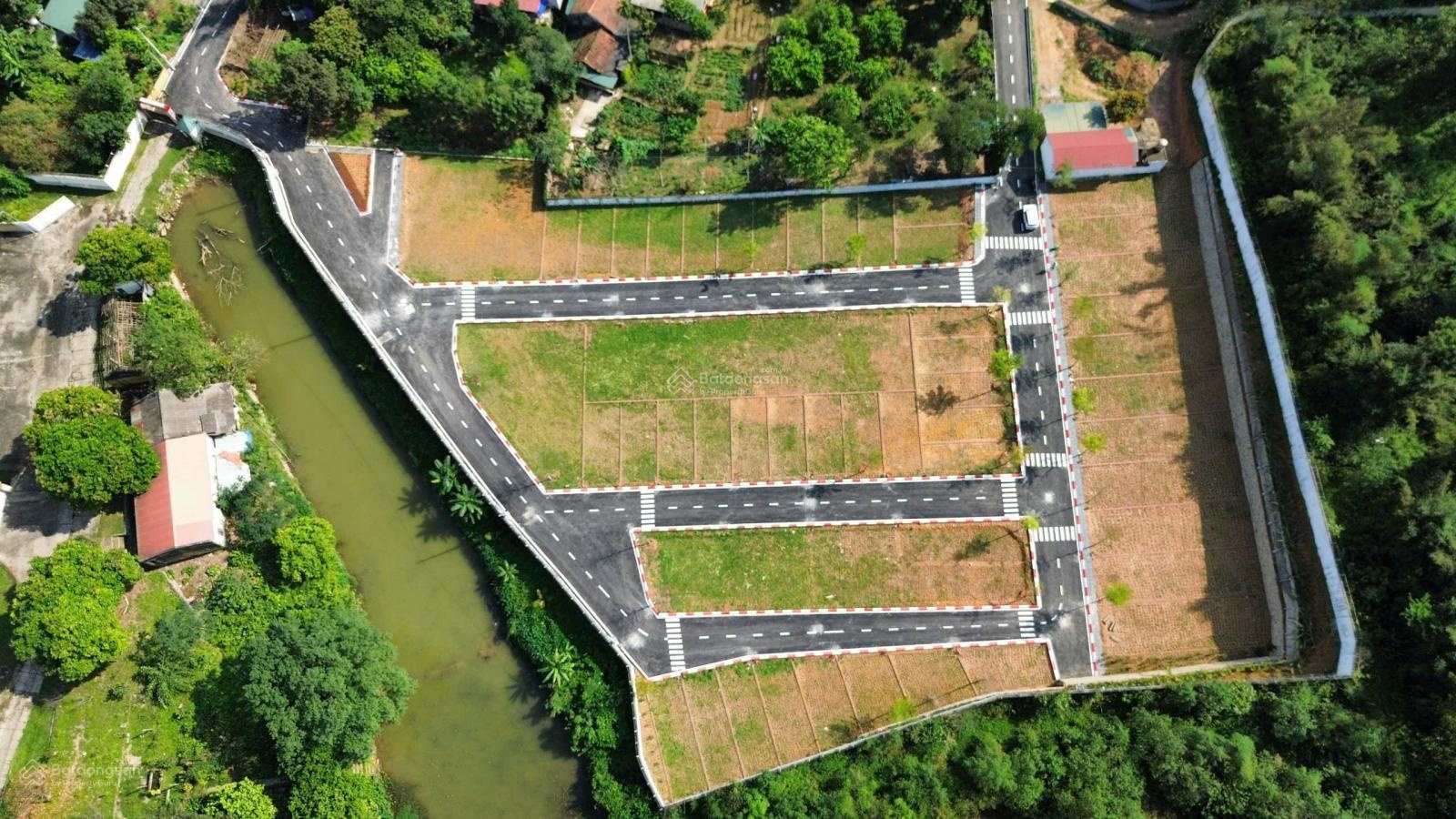 Bán lô đất view Hồ - trung tâm Thị trấn Xuân Mai - Giáp khu công nghiệp 230ha đã hiện hữu . Giá 2tỷ