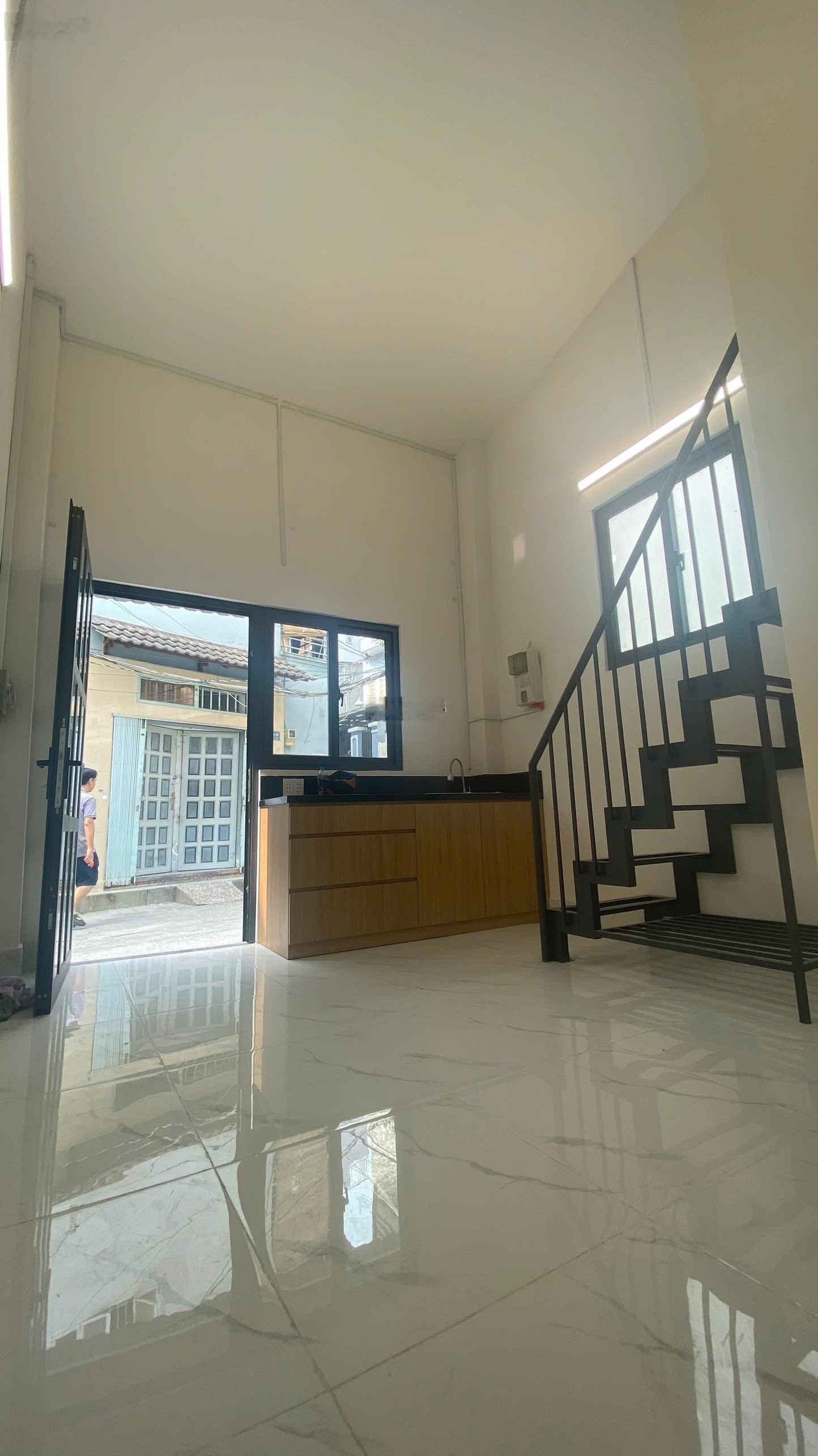 Căn góc 2 mặt tiền hẻm XVNT P21 Bình Thạnh 2PN trệt lửng đang cho thuê 8tr/th giá tốt