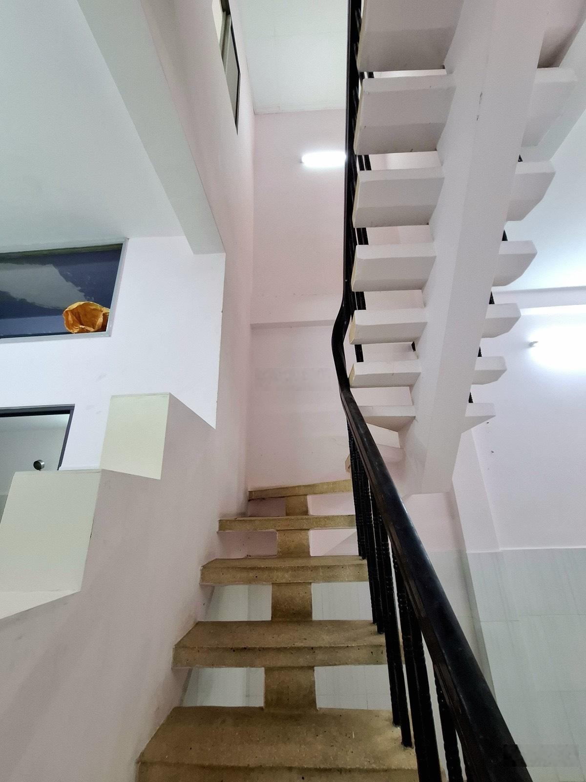 Bán nhà trường chinh p.14 tân bình hxh khu nguyễn hồng đào 5.9t