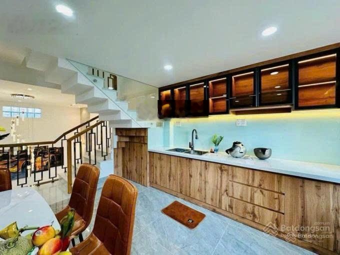 Chính chủ cần bán nhanh căn nhà lê hồng phong q10 dt 80m2 (5x16) giá 4tỷ790 sổ hồng riêng