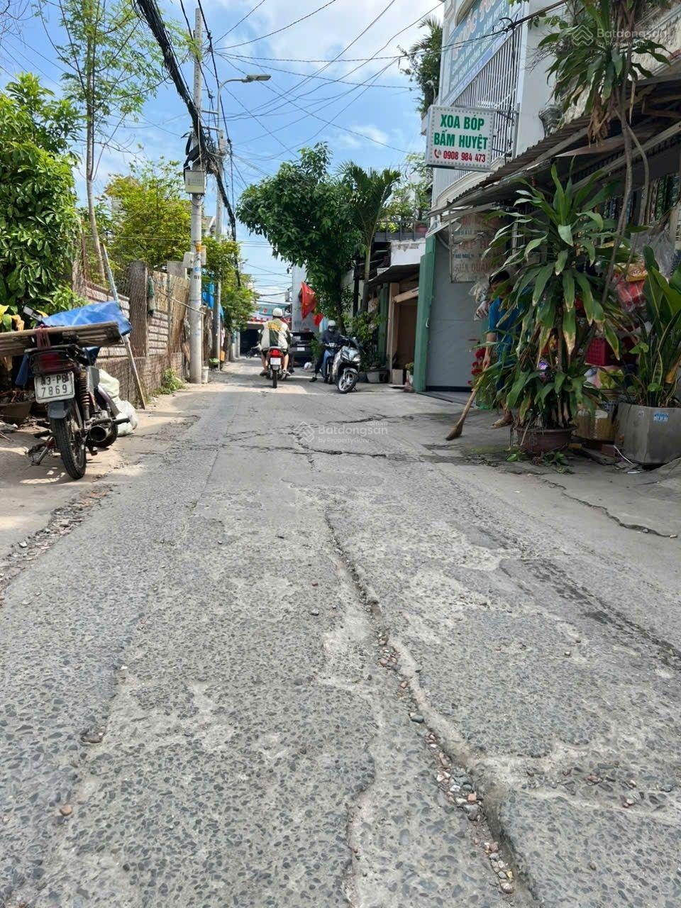 Nhà Q12, 1/ đường Trương Thị Hoa cách mặt tiền chỉ 50m, DT: 4.06*14m, 1lầu, 4PN, 2WC, 2tỷ990 TL