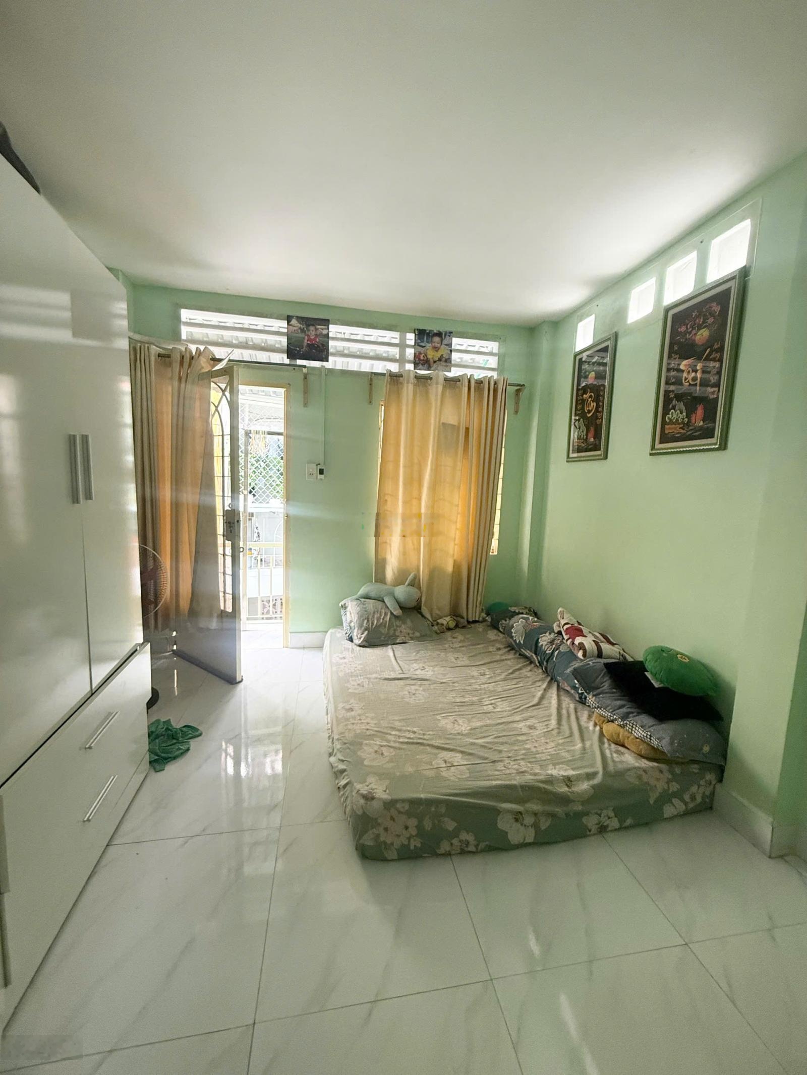 Sư vạn hạnh quận 10, ngay vạn hạnh mall, 3 tầng 3pn, trước nhà 3m. nhỉnh 4t cực hiếm