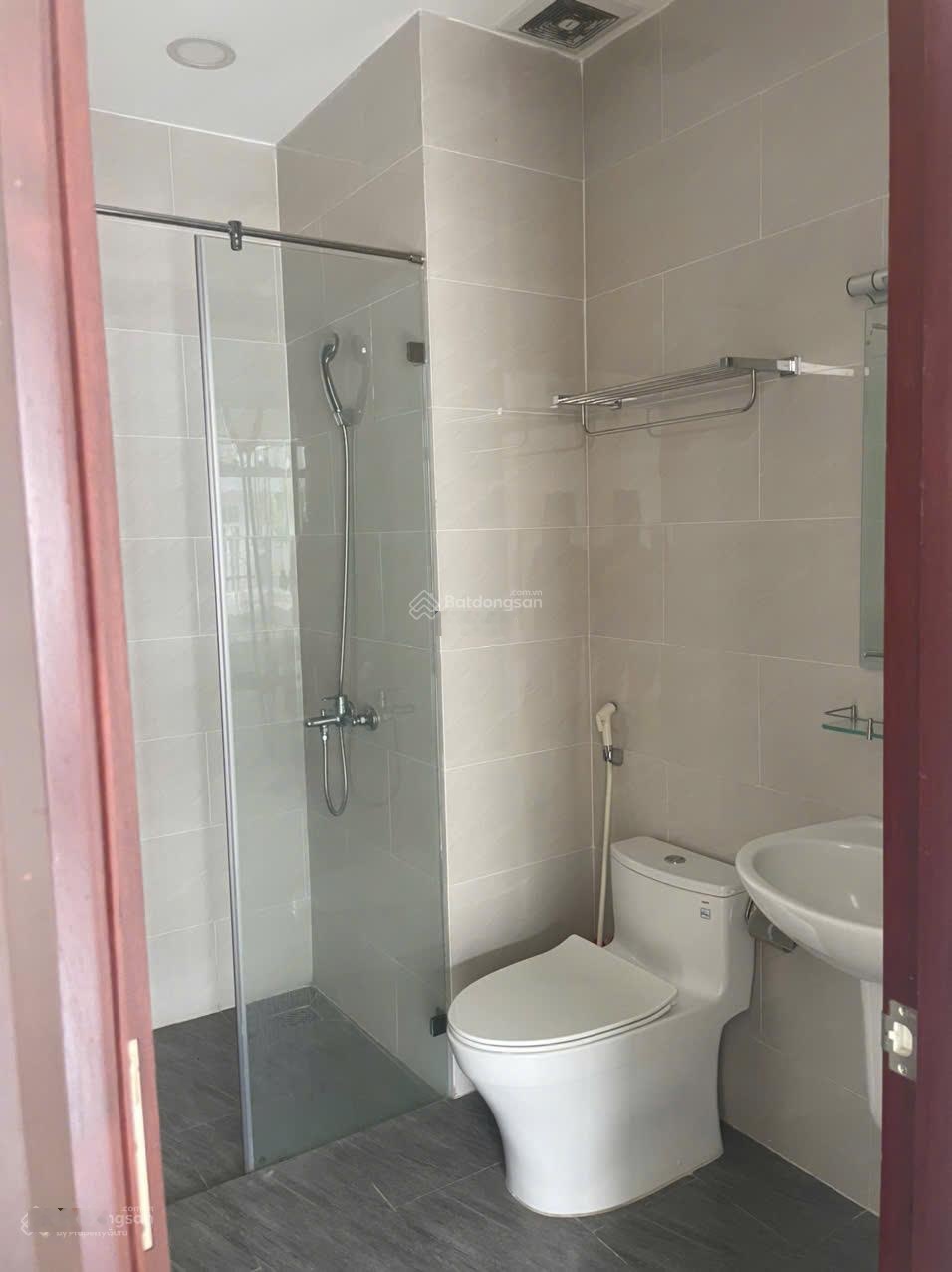 Cho thuê nhà diện tích 100m2 nhà đẹp vị trí thuận tiện cho việc kinh doanh, công ty tại Him Lam Q7