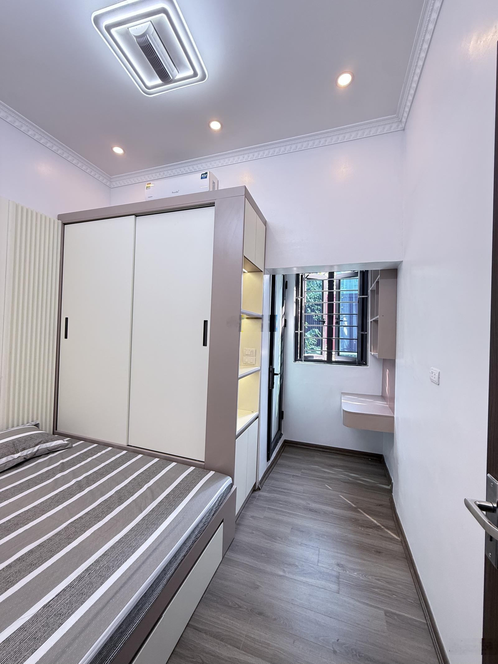 Bán Nhà Kim Mã, Nguyễn Thái Học, 5,1 tỷ, 20m2, x3T, MT 3,4m,, chỉ 10m, ra mặt phố ô tô, kinh doanh