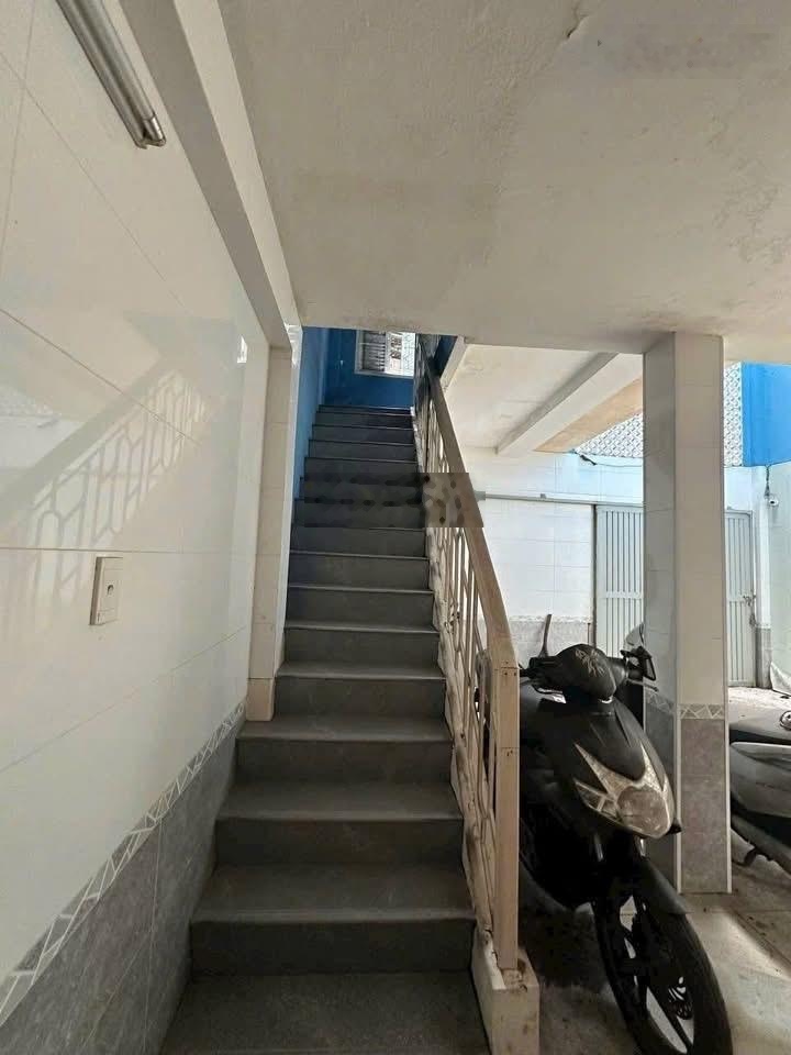 Nhanh mới kịp kèo thơm xuất hiện nhà 3/2 Tret 2 lầu BtCT q11 hẻm 3,5 m mà giá có 4 tỷ250