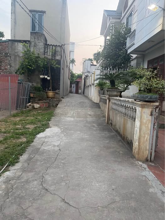 Bán đất 50m2 gần cầu Phùng, Đan Phượng, ô tô vào tận nơi, giá hơn 2 tỷ