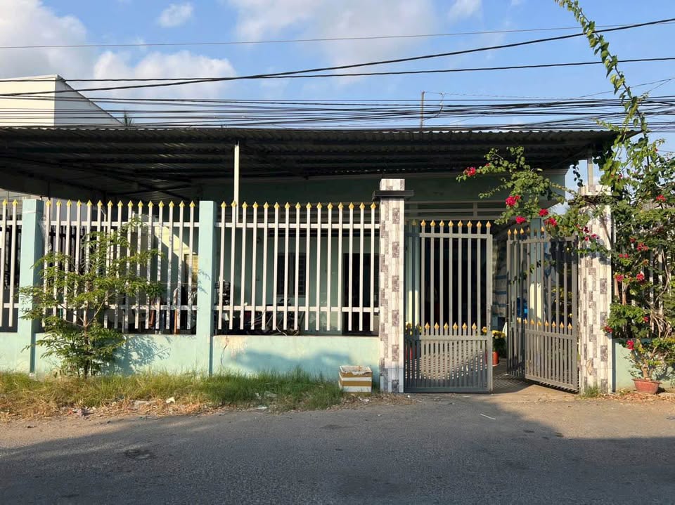 Bán đất mặt tiền đường Hương lộ 06, phường Bến Tre, giá 1,3 tỷ