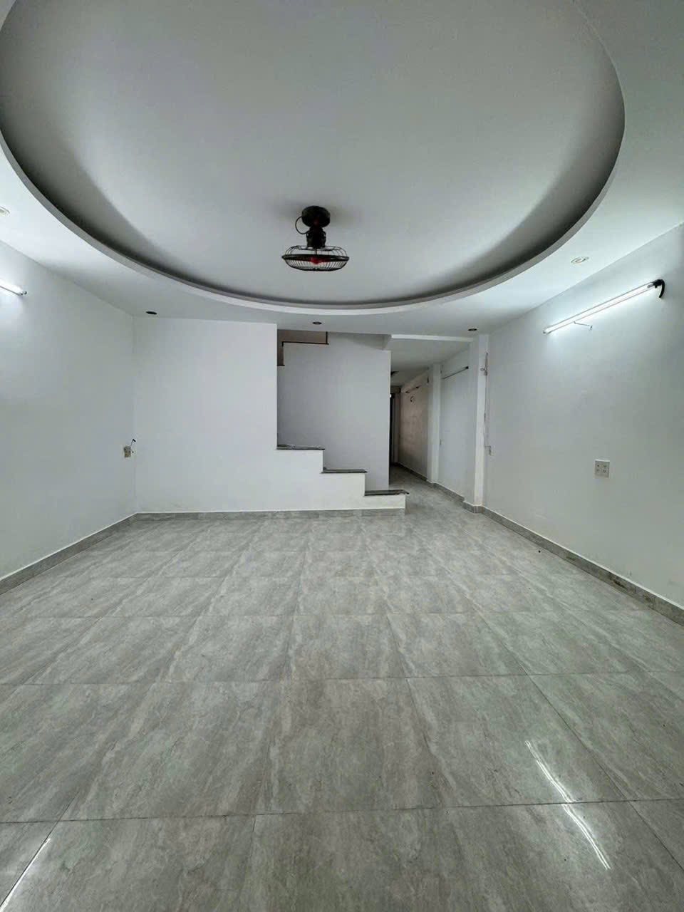 Nhà 5m x 25m, 5 phòng ngủ, 3 tầng, cho thuê giá 12,5 triệu/tháng, tại Quận 7