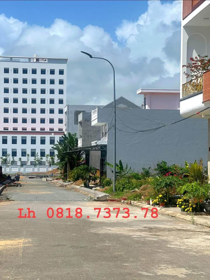 Đất vàng Phú Yên 5m x 14,7m, hướng Đông Nam, sát biển, giá hời