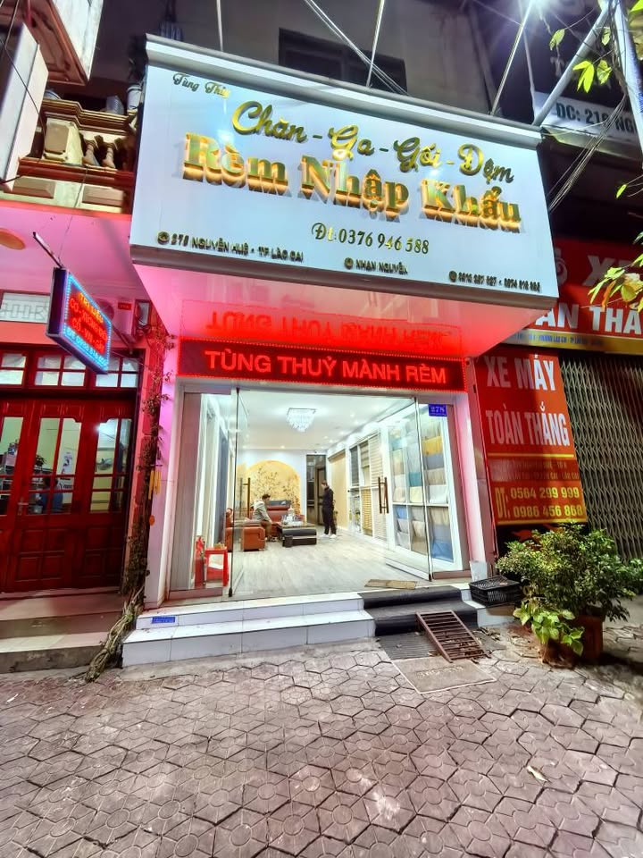 Bán nhà 2.5 tầng kinh doanh sầm uất, ngay phường Lào Cai, chỉ 4 tỷ