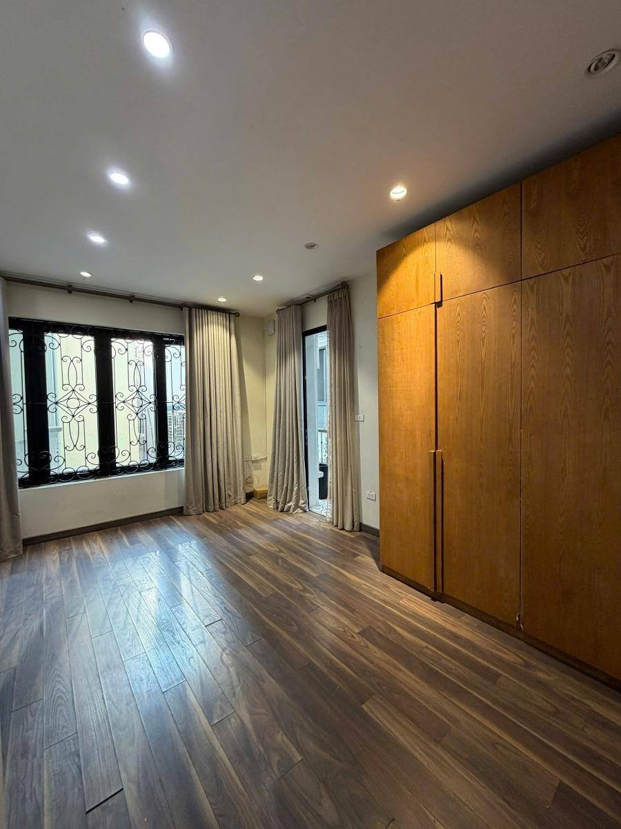 Bán nhà 38m², 4 tầng tại Nguyễn Trường Tộ, Ba Đình, sát phố cổ, sân thoáng, mặt tiền rộng, giá 16.8 tỷ