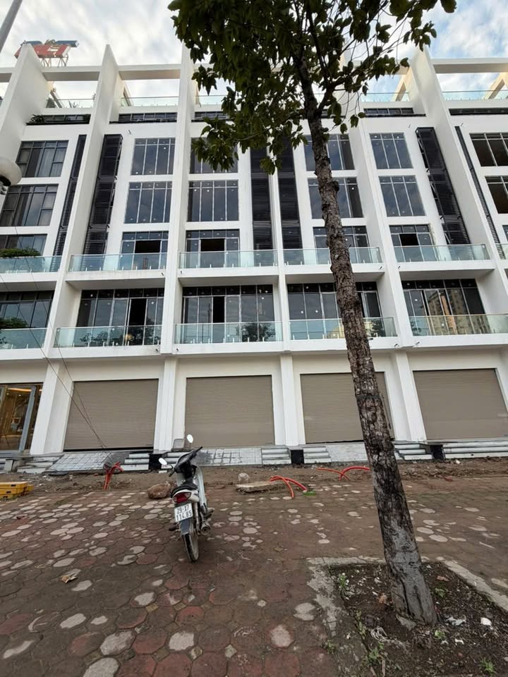Cho thuê shophouse 7 tầng mặt đường Cienco5, khu đô thị Thanh Hà