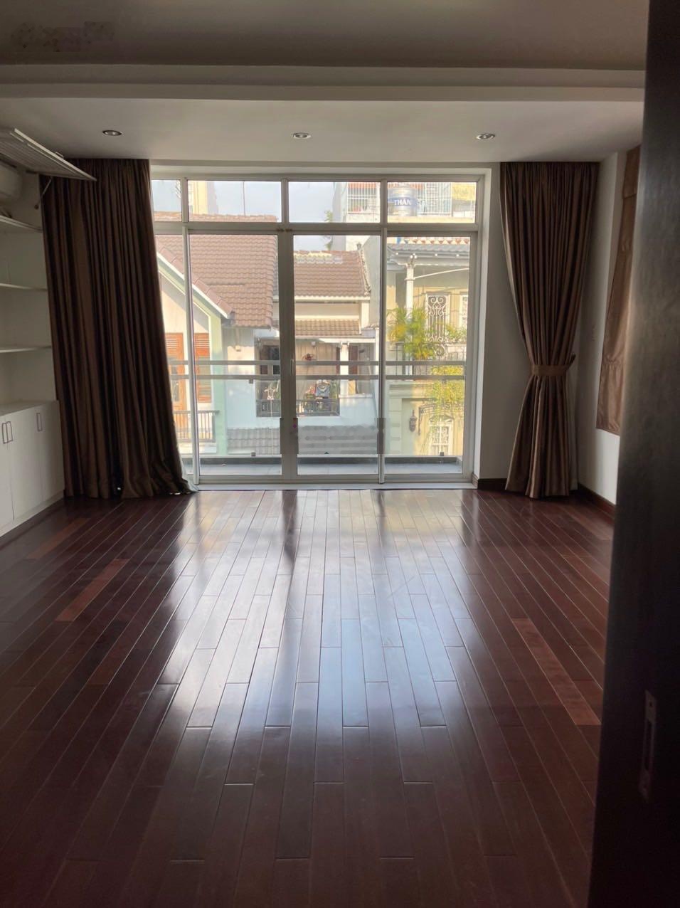 Cho thuê nhà Him Lam 7.5x20m hầm trệt 3 lầu có thang máy, máy lạnh giá 45 tr 0902428196