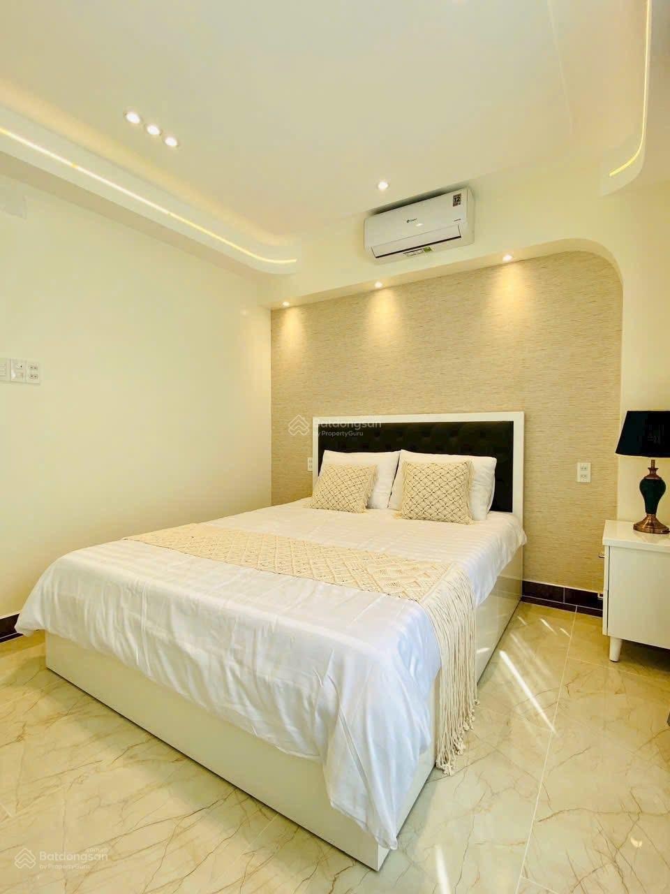 Chủ bán gấp nhà 4 tỷ 600 đường hoa lan, phường 2, quận phú nhuận. dt 62,8m2, shr, hợp đồng thuê cao