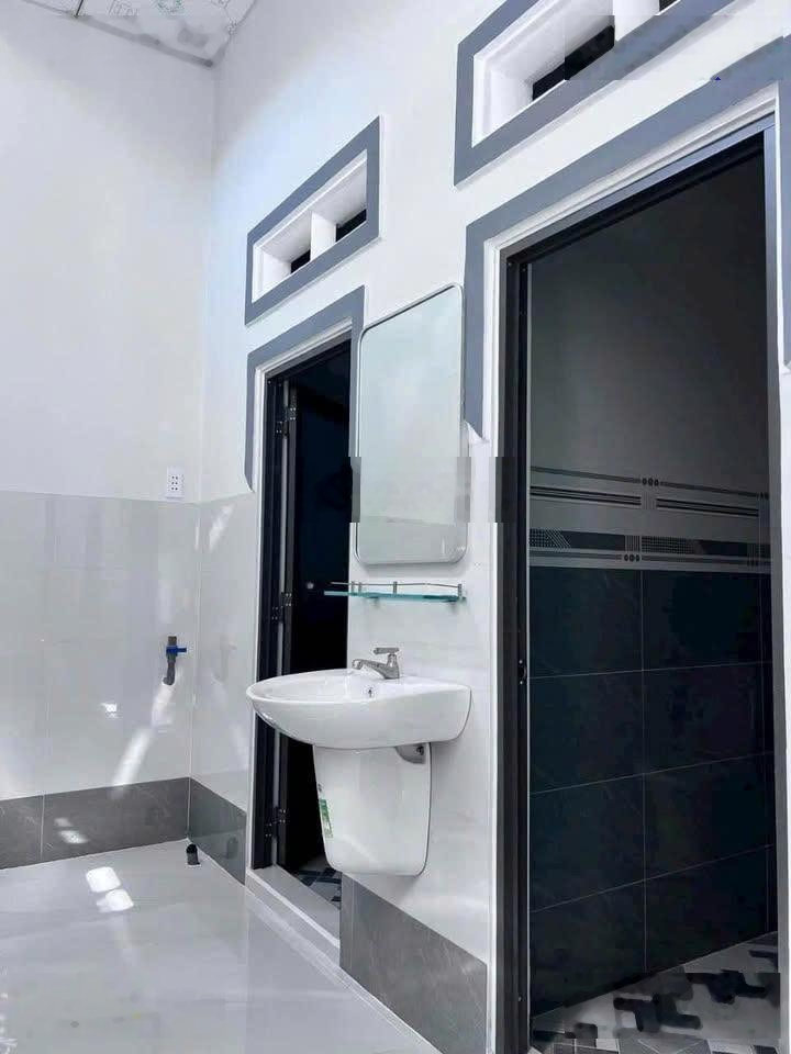 Cần bán nhà cấp 4 ở Dương Đình Cúc - Bình Chánh. DT: 100m2. Full nội thất. 900 Triệu