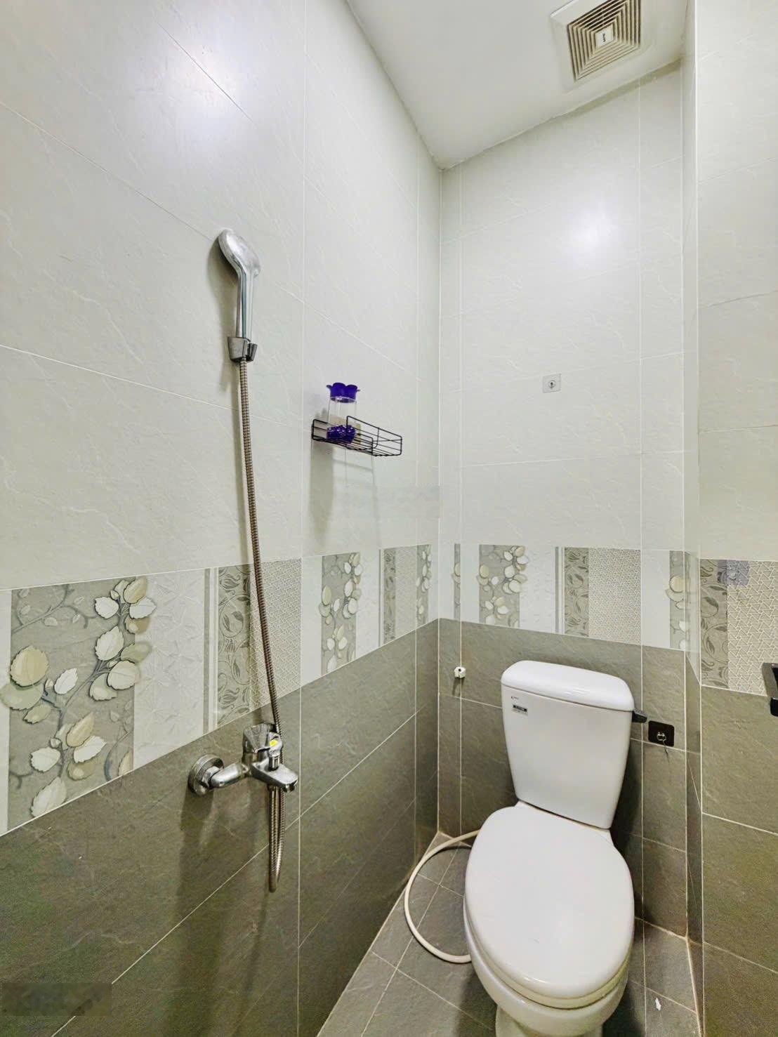 Nhà chủ mới đẹp 3,2x 8 đúc trệt lầu gồm 2 pn 2WC gần ngã 3 Tân Sơn Quang Trung p 8 giá 3 tỷ 880 tr