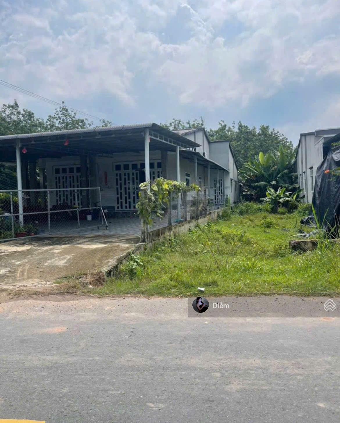 Bán nhanh lô đất giá rẻ Đ. Ba Sa - Phước Hiệp, DT 105m2 chỉ 750tr, sổ hồng riêng, dân cư đông đúc