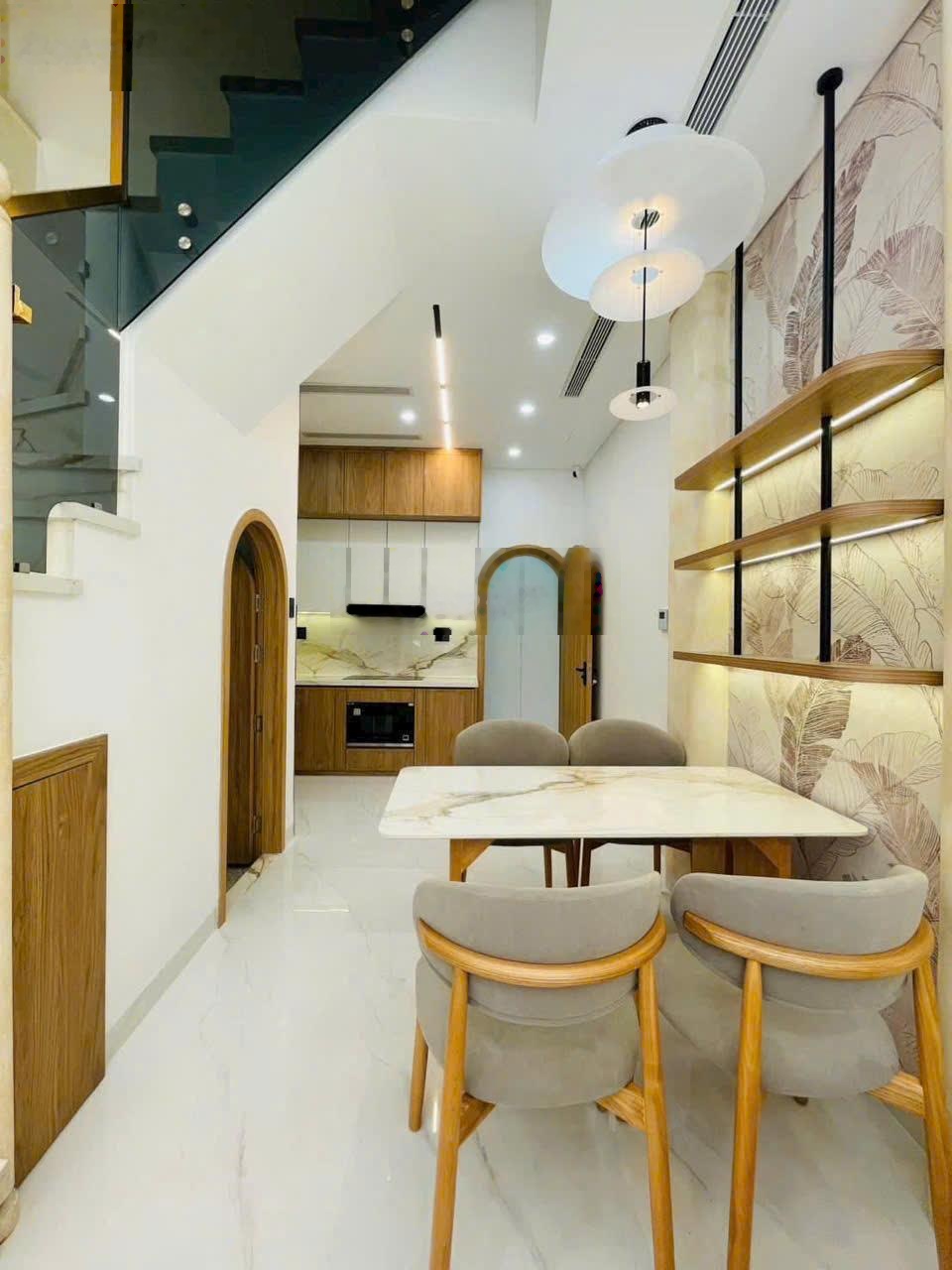 1,7 tỷ hạ còn 1 tỷ 550. Nhà 34m2 Nơ Trang Long, P7, Bình Thạnh xây 4 tầng. Hẻm 4m thông, sổ riêng