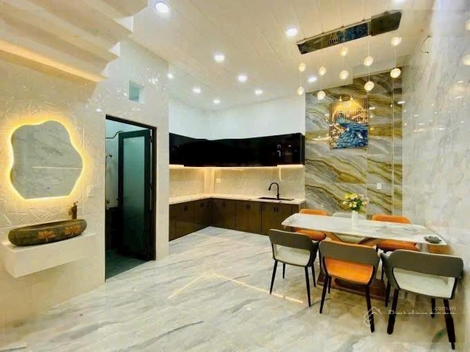 Chú Hiếu đi định cư nước ngoài bán nhà Đồng Xoài 53m2, 1T1L, Đang cho thuê 15tr/th