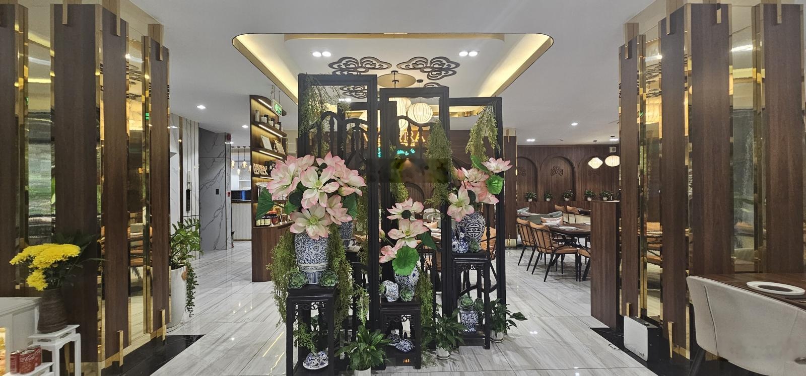 Cho thuê nguyên sàn tầng trệt 339m2 thích hợp coffee, nhà hàng, spa, VP cao cấp giá tốt