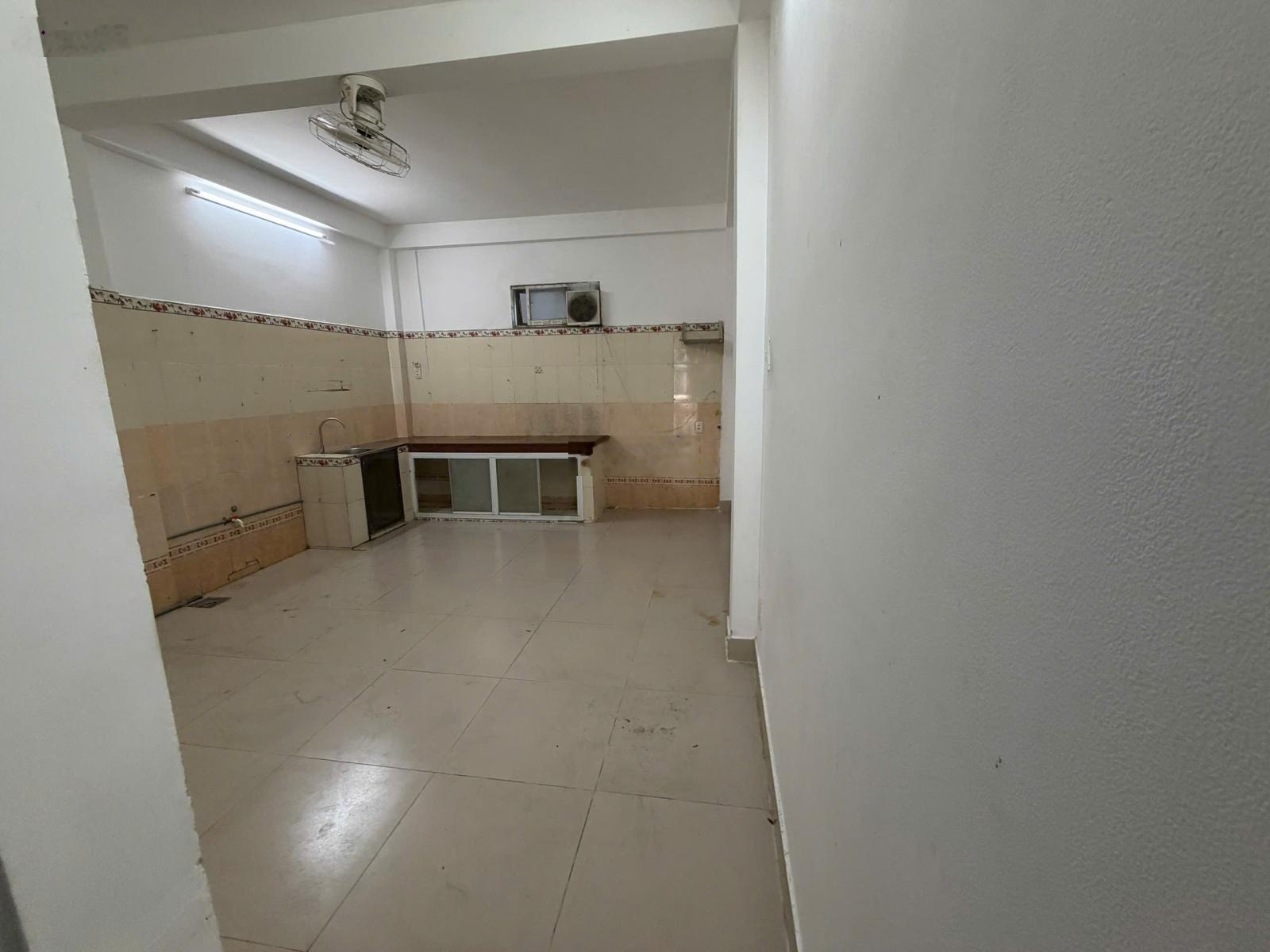 Cho thuê nhà nguyên căn: 6x15m 1 trệt 2 lầu nhà bếp, phòng khách, phòng thờ, 3 phòng ngủ - 4 WC