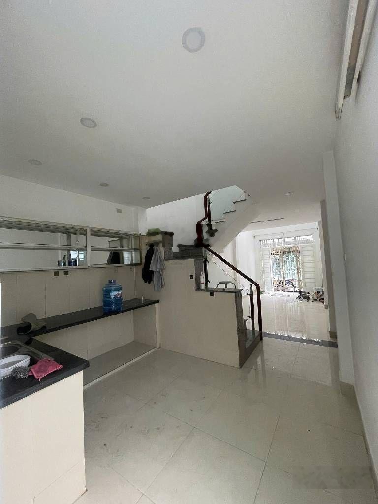 Bán nhà tân phú dt3m5*14m 3ty450 2tầng tây thạnh