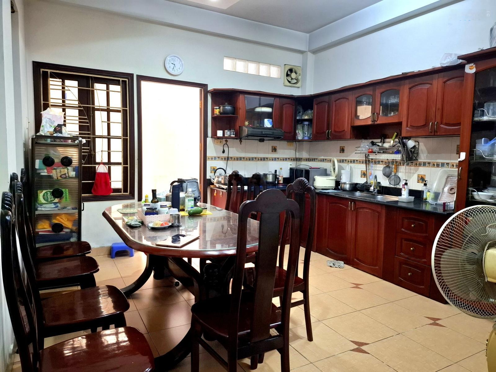 Chính chủ bán nhà MT hẻm trên 10m thông, ô tô hai chiều, đường Bà Huyện Thanh Quan Q3.