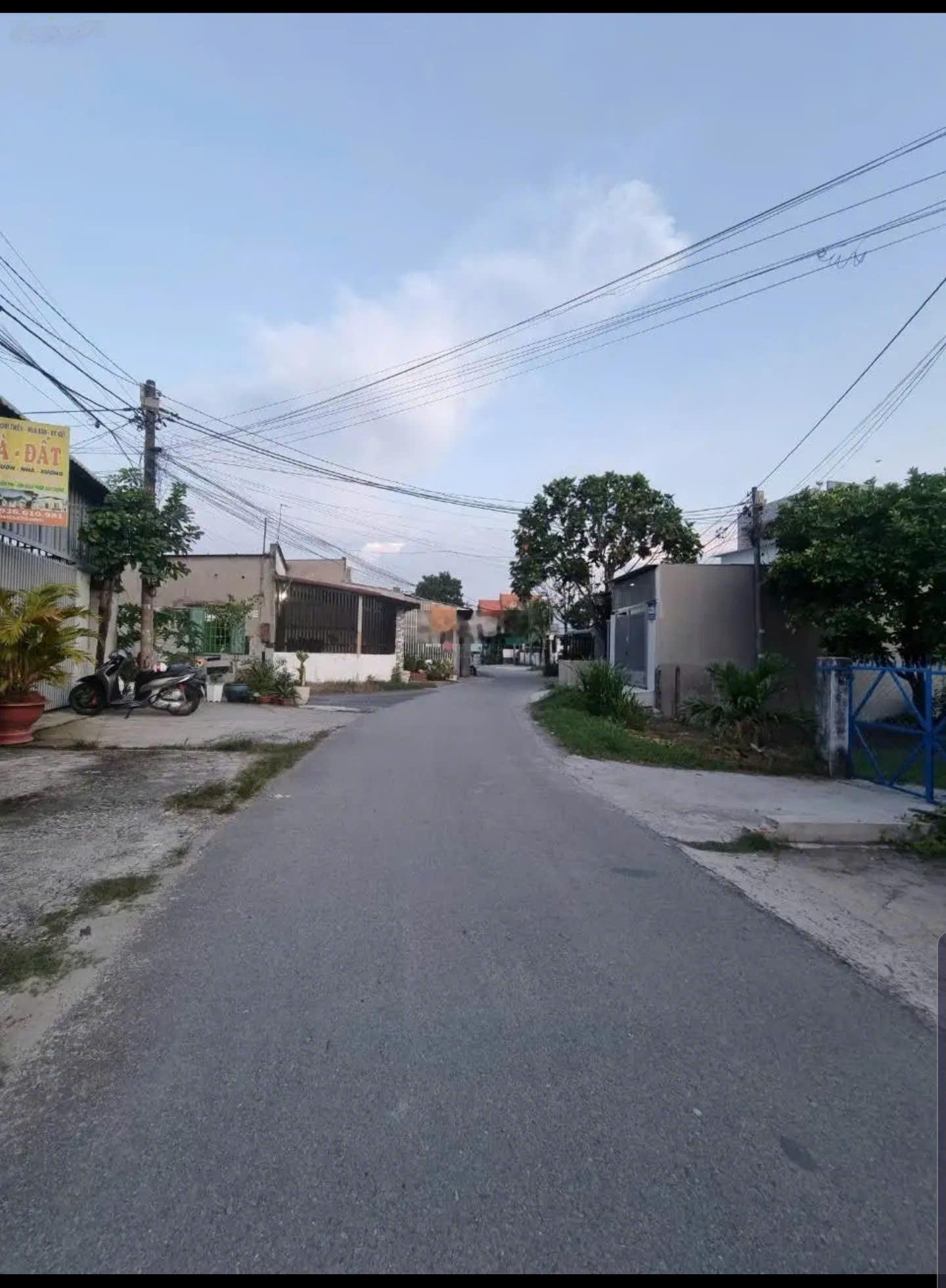 Đầu năm em mới nhận 1 lô giá tốt ngay tại đường 89, Tân Phú Trung, Củ Chi, có DT: 140m2, Giá: 850tr