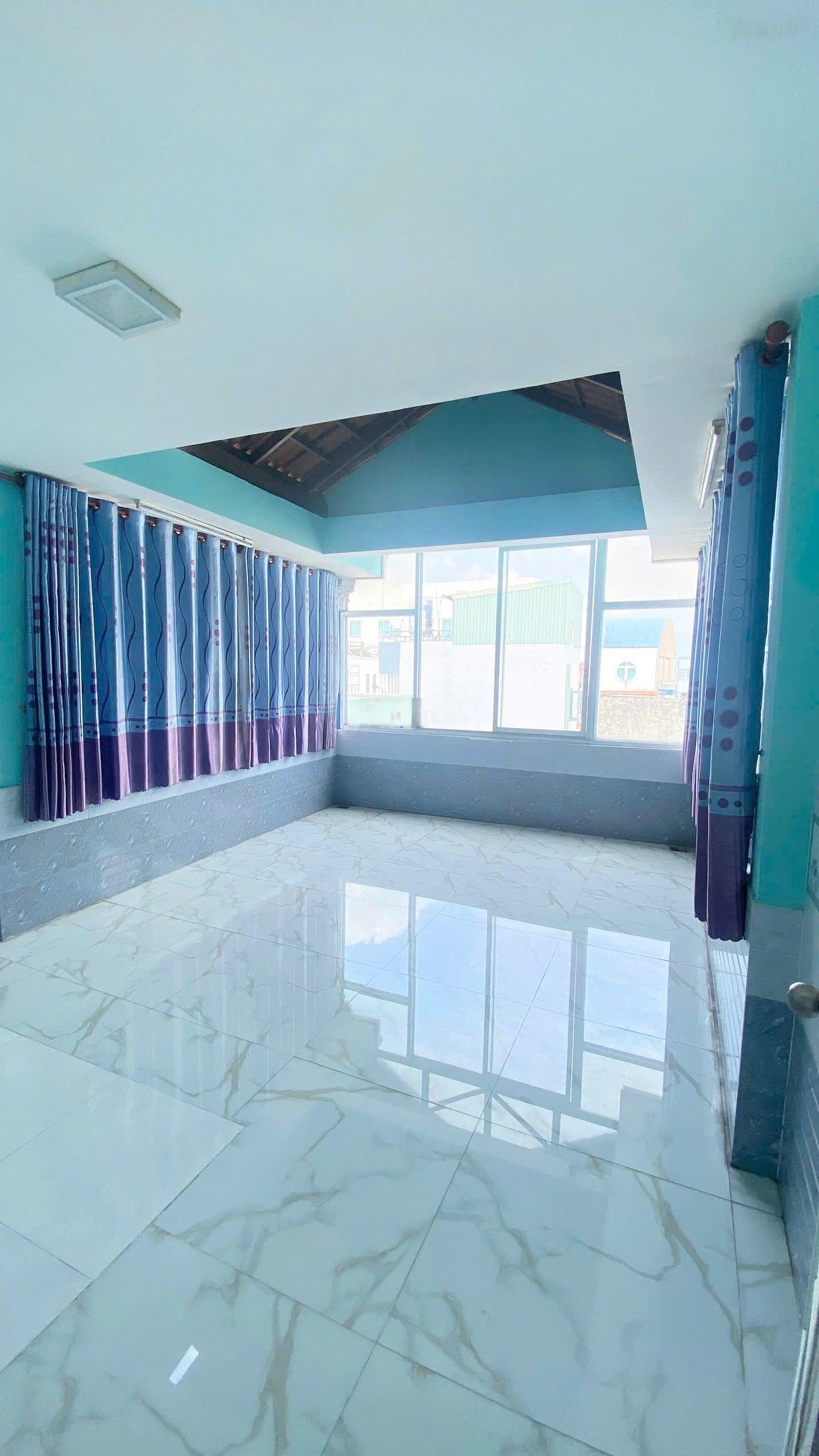 Bán nhà 4 tầng, 4,550t. gần đh công thương đường lê trọng tấn