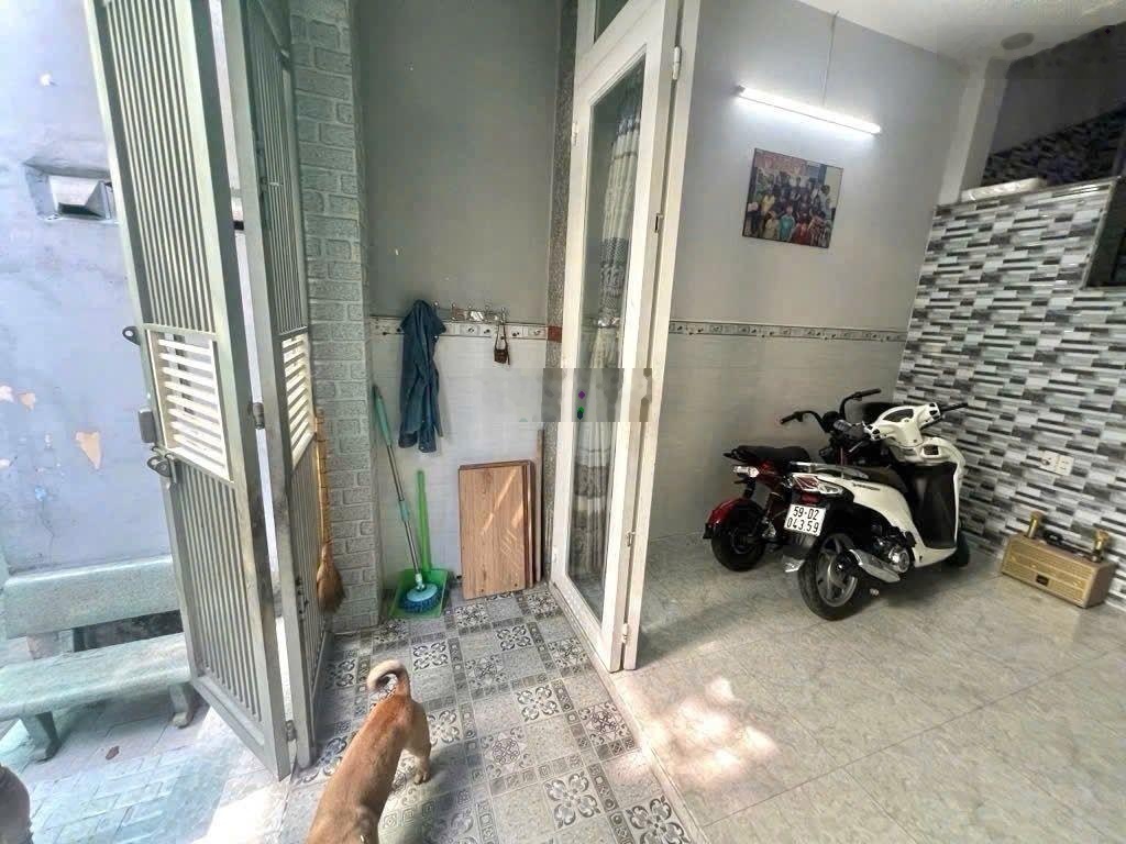 Tt tân phú - nhà 3 tầng đúc - 40m2 nở hậu - 4pn - cách mặt tiền 12m