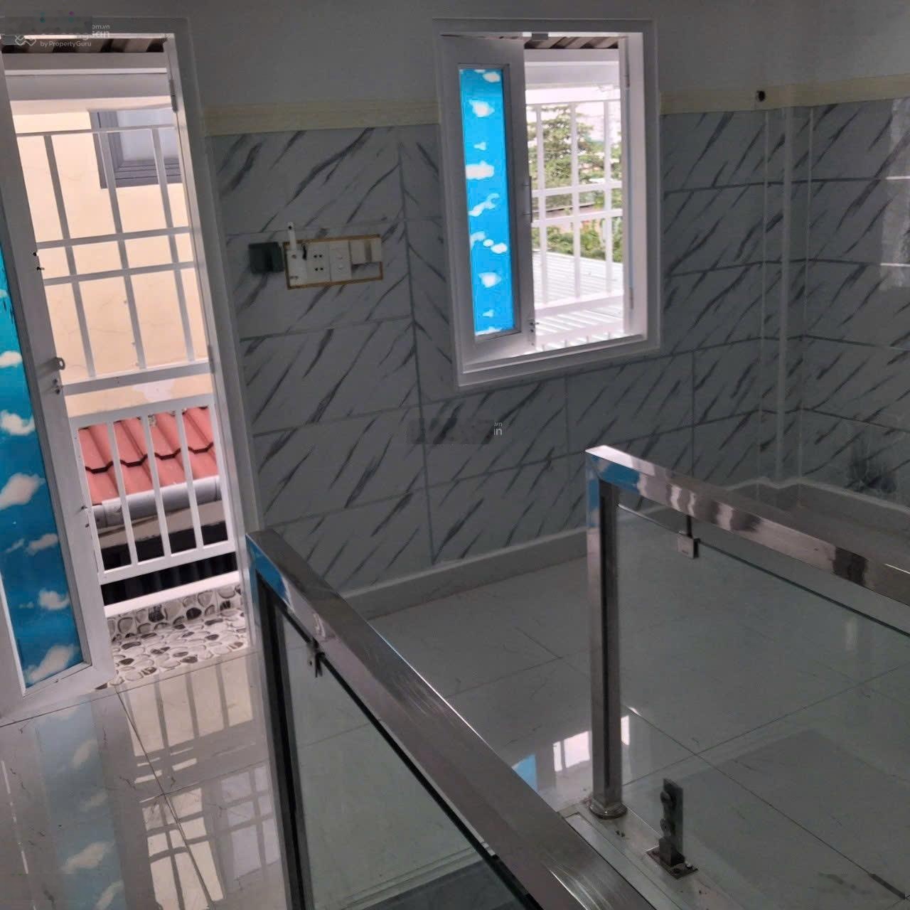 Bán nhà đẹp 3 tầng đúc kiên cố - đường 19 - quận 7