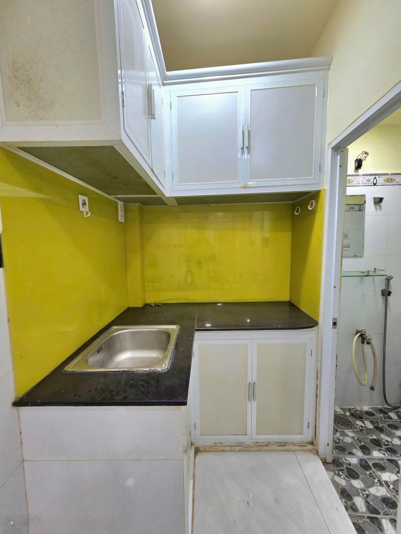 Nhà nhỏ 3 tầng ngay gần chợ thị nghè có sổ giá 2 tỷ 4 bớt lộc