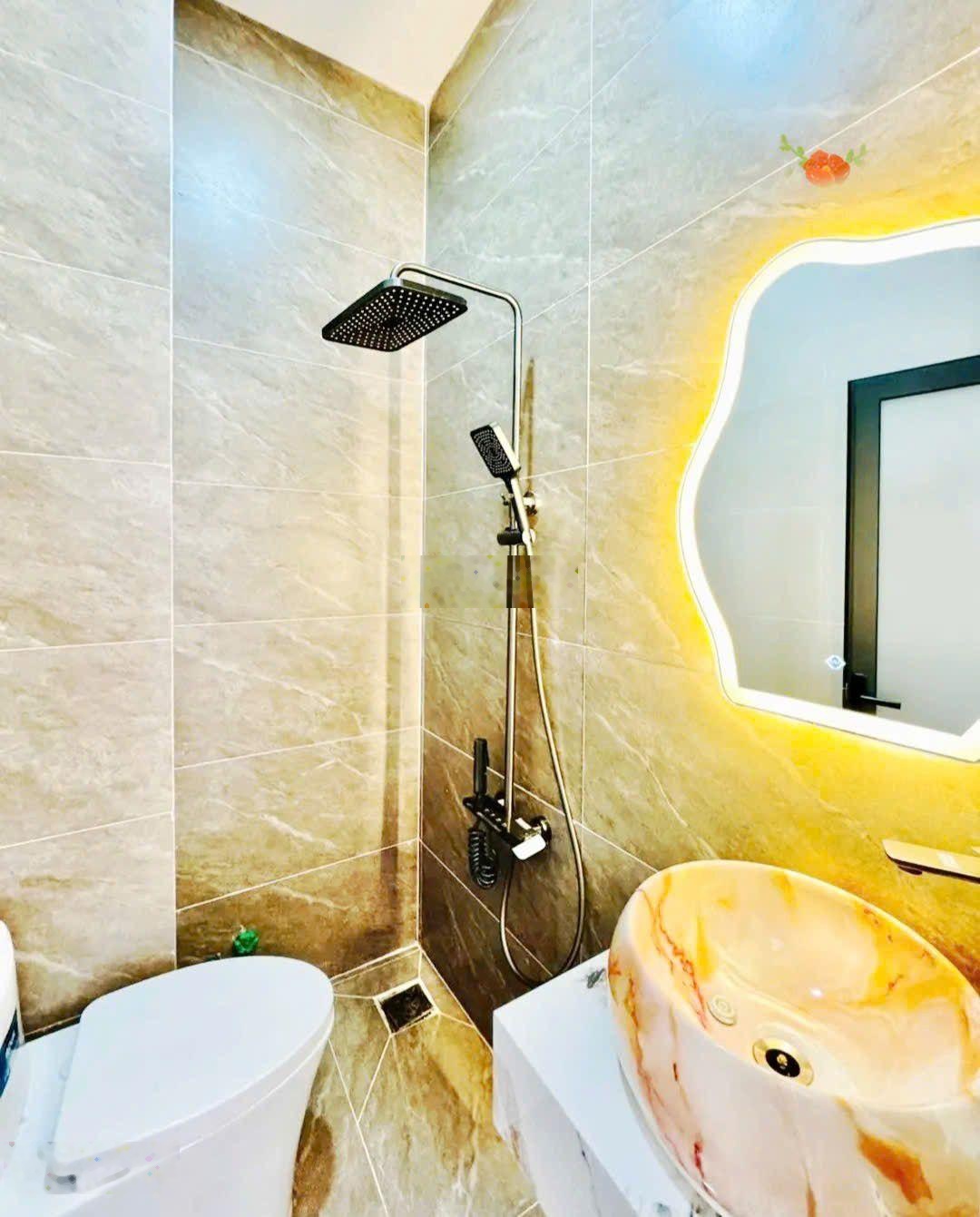 Nhà trung tâm Phú Nhuận, giá 3tỷ420/70,8m2, đường 5,8m Hoa Lan, cho thuê 24tr, gần Dookki Phú Nhuận