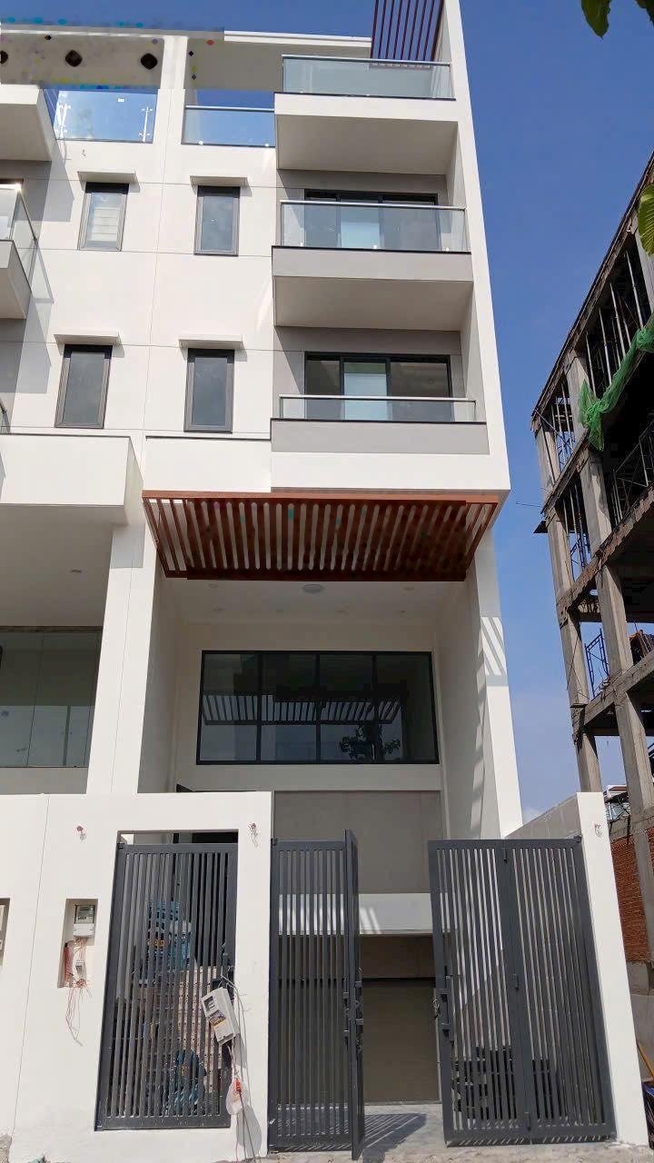 Cho thuê nhà mặt tiền Đào Trí khu Khải Vi Riverside, Q 7. Nhà có thang máy ,giá chỉ 30tr