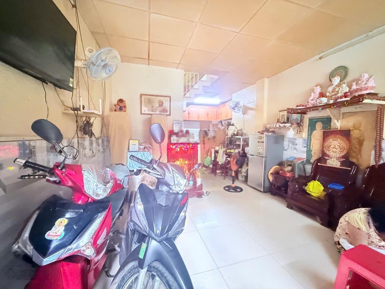 Nhỉnh 3 tỷ- có nhà tân phú giáp tân bình - 36 m2 - hoàn công đầy đủ - ngay trung tâm tân phú