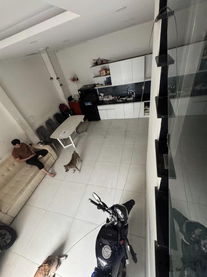 Nhà 5-9m 2 lầu hẻm 3m thông nhà đẹp sát Pandora Trường Chinh