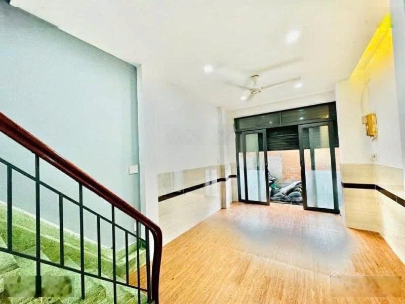 Cách q1 5p- nhà 3 tầng btct- 3.5x8.5- sẵn dòng tiền 10tr/tháng- vũ tùng - bình thạnh - 4.6 tỷ.