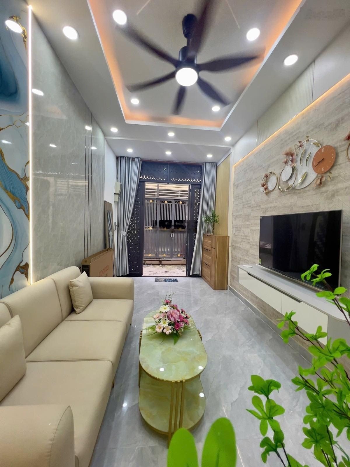 Ngã 6 nguyễn kiệm, nguyễn văn nghi, full nội thất, 2 tầng đúc, 3 pn, dt 36m2, giá 4.75 tỷ tl