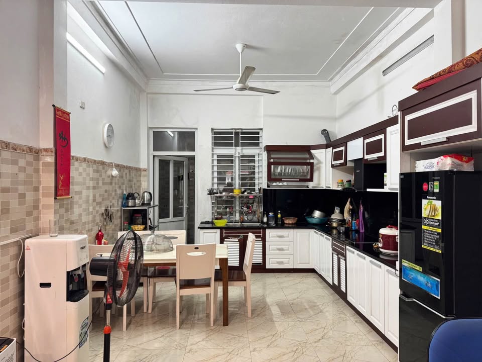 Bán nhà 3 tầng trung tâm Thanh Hóa, khu hồ Đội Cung, gần chợ Trường Thi, dân trí cao