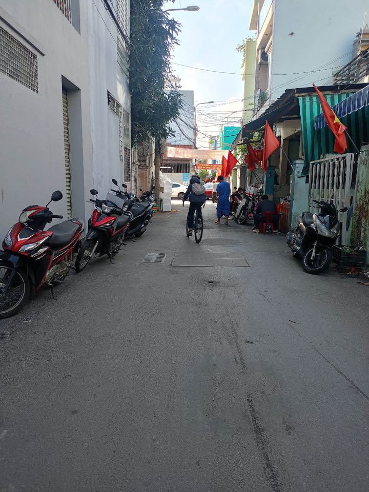 Bán nhà 3 tầng kiệt ô tô duy nhất trung tâm Hải Châu, diện tích 100m2