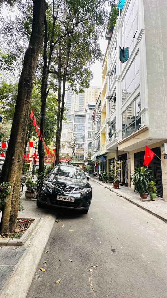 Bán nhà phân lô Hoàng Quốc Việt, Cầu Giấy, 6 tầng, 55m², thang máy, gara ô tô trong nhà, đường thông ô tô tránh