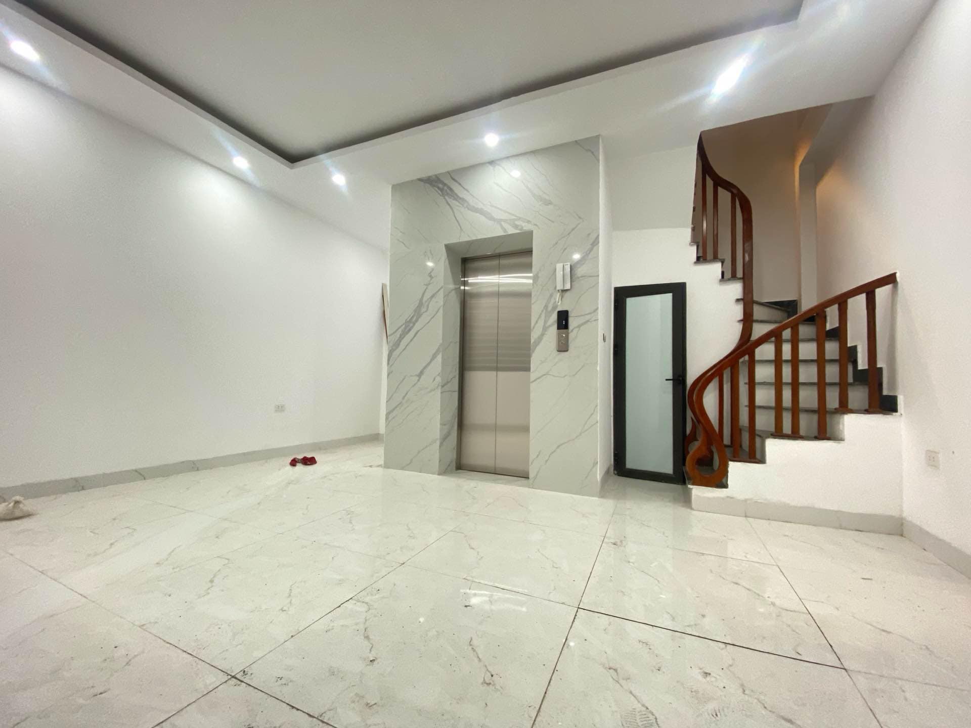 Siêu phẩm Đống Đa, 33m2 x 6 tầng thang máy, mới đẹp, sẵn sàng giao dịch