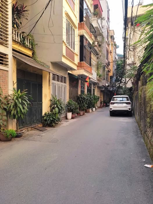 Bán nhà khu Hoàng Cầu, trung tâm Đống Đa, khu dân trí cao, giao thông cực thuận tiện