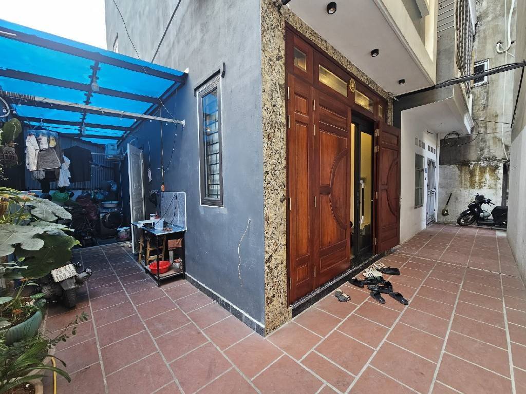 Chỉ 8.65 tỷ có 60m² nhà dân xây 5 tầng, sổ đỏ chính chủ tại Bát Khối, Long Biên