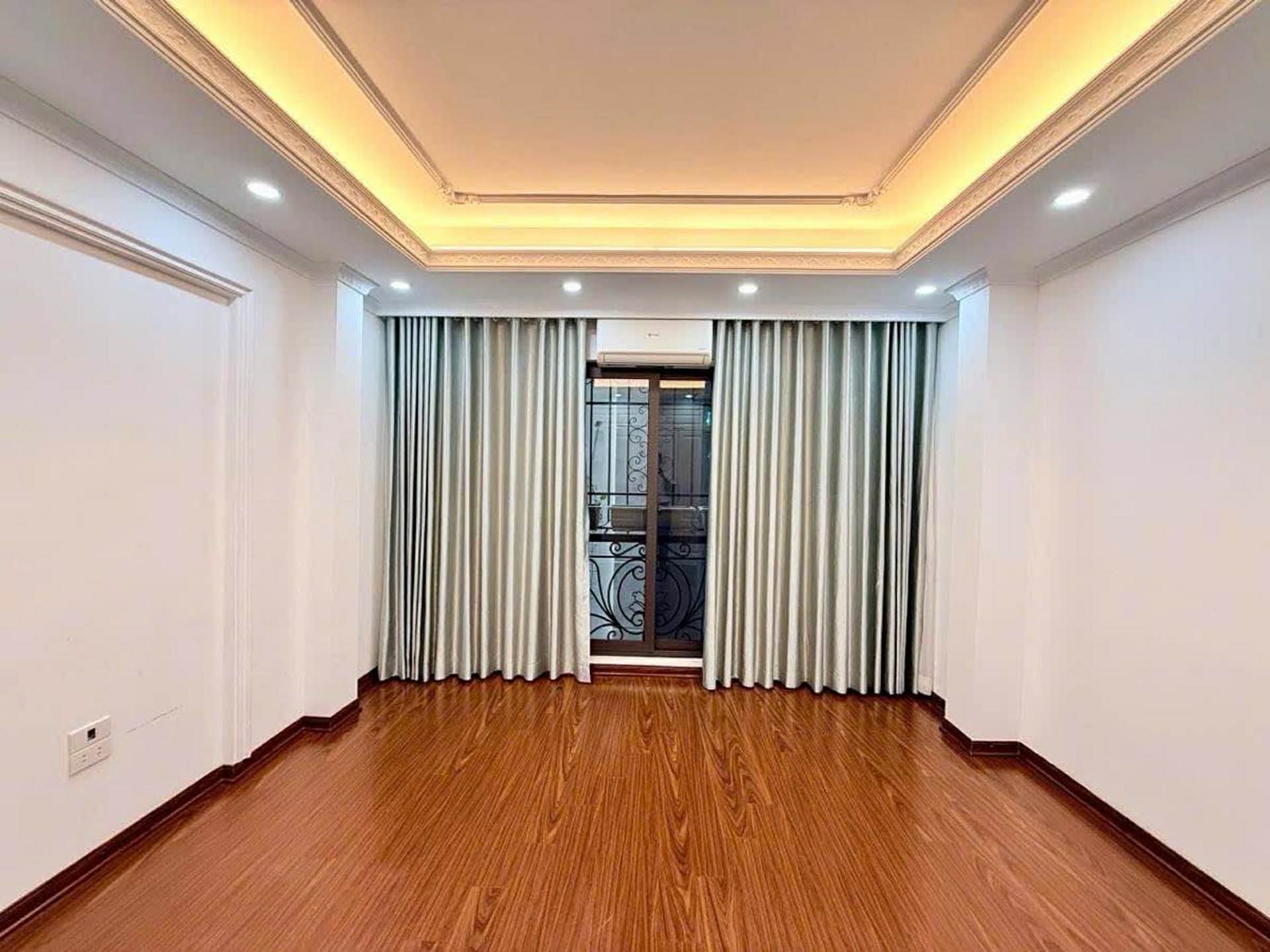 Bán nhà đẹp Nguyễn Chí Thanh, 35m², 5 tầng, mặt tiền 4.1m, ngõ thông