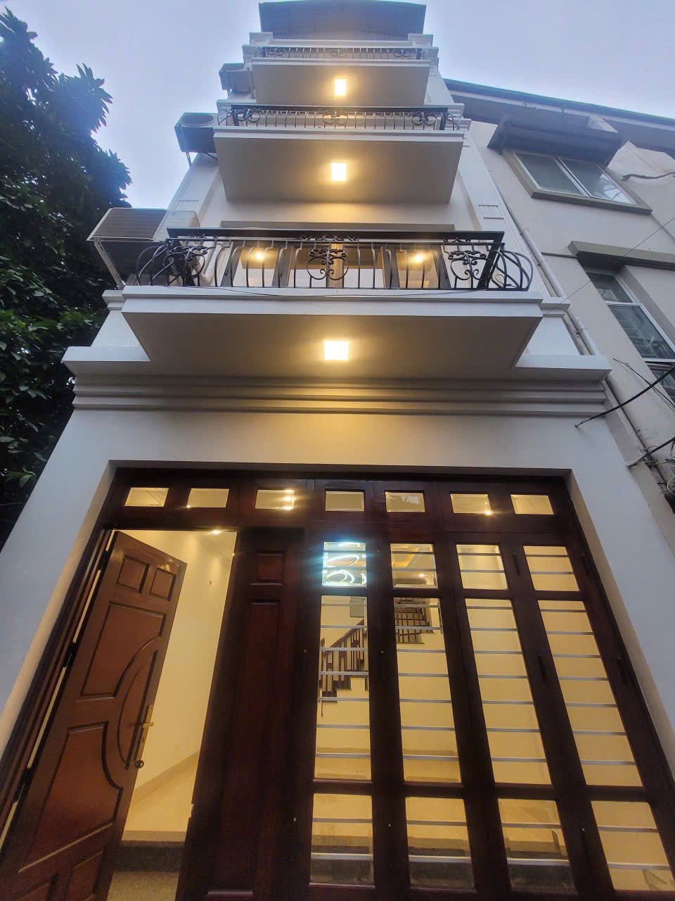 Bán nhà dân xây phố Việt Hưng, diện tích 52m2, trung tâm mới của Long Biên